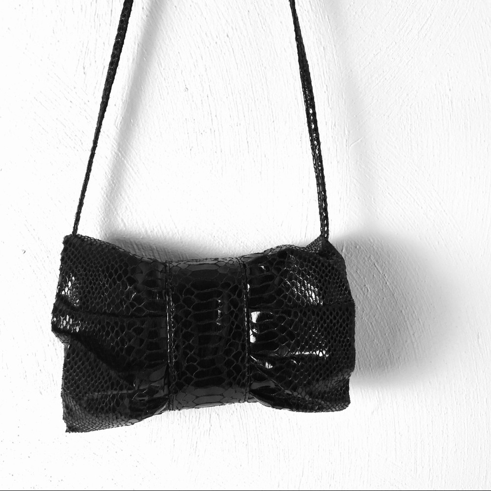 Iman Black Jeweled Broche  Snake Embossed Crossbody Bow Clutch Evening Bag. - Picture 15 of 16
